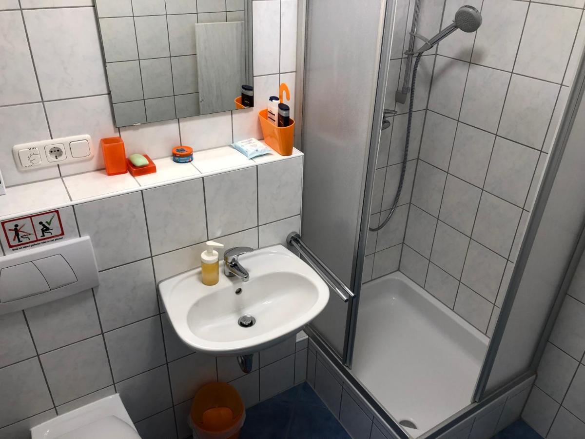 Altstadt Naehe 7 Min Fussweg Ueber Alte Maibruecke Zu Pension Mit Balkon & Garten, Ideal For Long Stay, Relocation Ochsenfurt Exterior foto